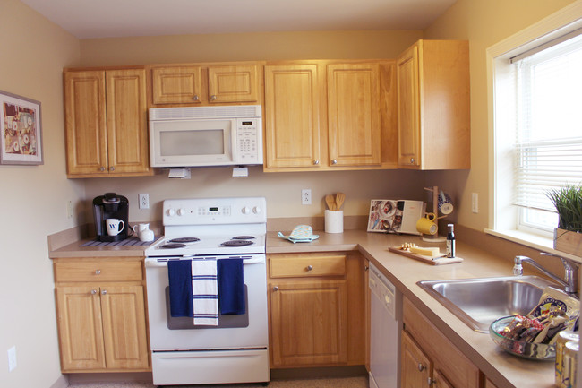 Kitchen - Temple Street Apartments (Roommate living)