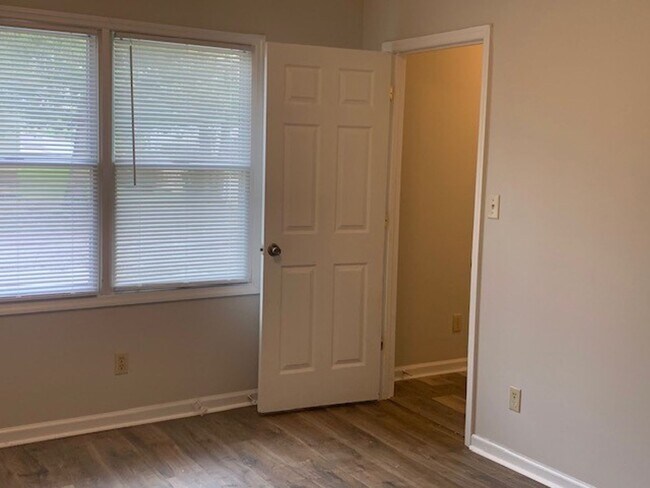 Building Photo - Available July 31st , 2026!!