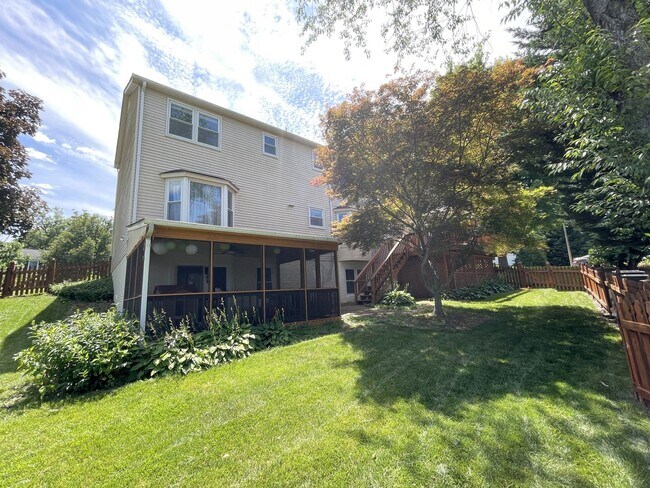 Building Photo - Leesburg Country Club 4 Bed 3.5 Bath SFH For Rent!