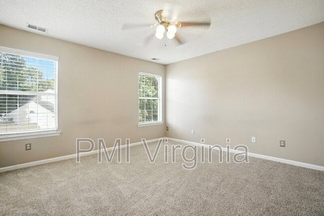 Building Photo - 312 Hickory Hinge Way