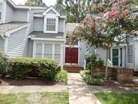 Building Photo - Large 2 Bedroom, 2.5 Bath Townhouse - Autu...