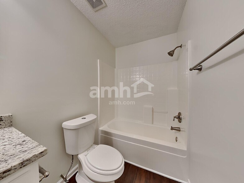 Building Photo - 114 Blue Jasmine Ln
