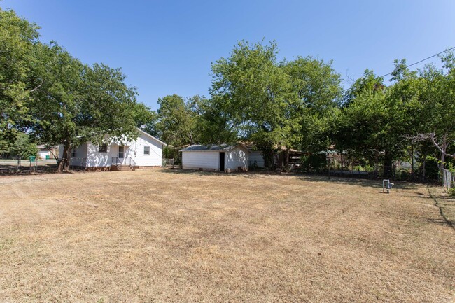 Building Photo - Cute 2 bedroom home!