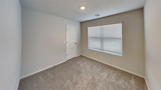 Building Photo - Large 4 Bedroom, 2 Bathroom Home in Shawnee Schools!