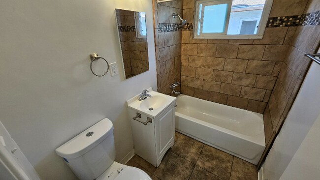 Building Photo - 3021 Carmona Ave