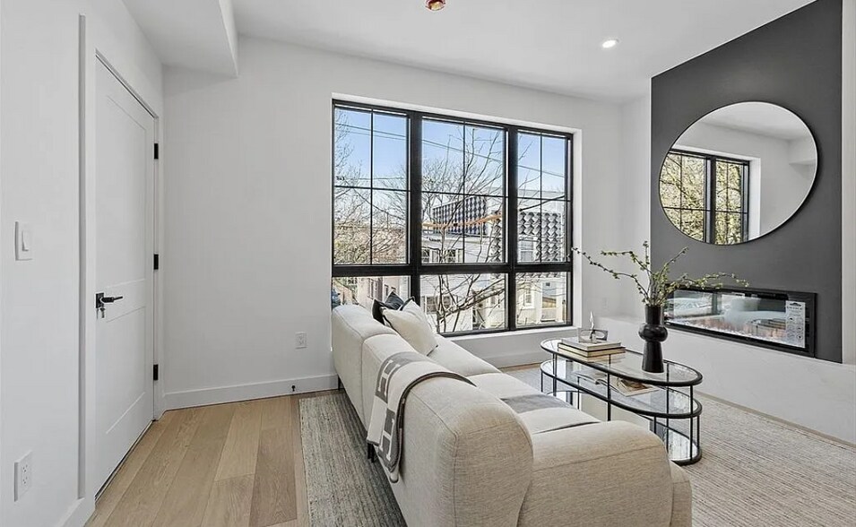 Primary Photo - 135 5th St