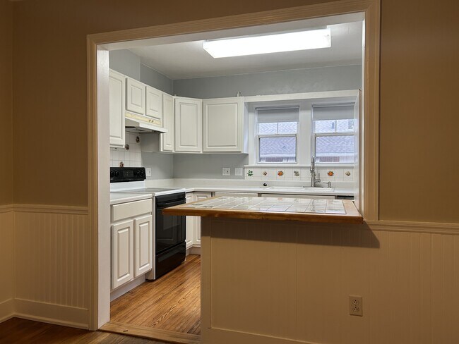 Building Photo - 1701 E Bobe St