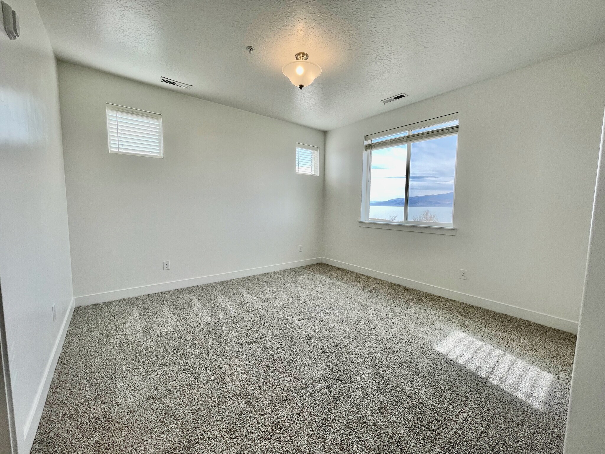 Building Photo - 641 N 380 W