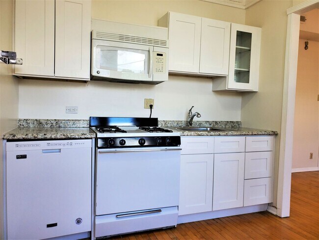 Building Photo - 4637 N Damen Ave