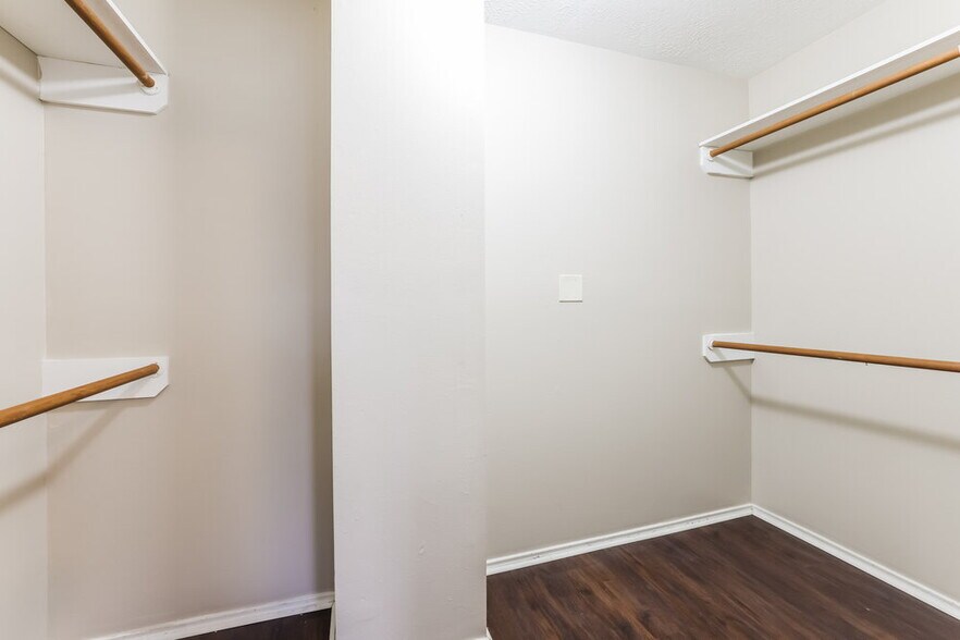 Building Photo - 3810 Village Well Dr