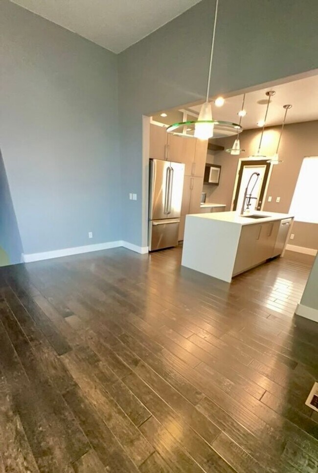 Building Photo - Gorgeous Former Model 4BD Ranch Home | Upg...