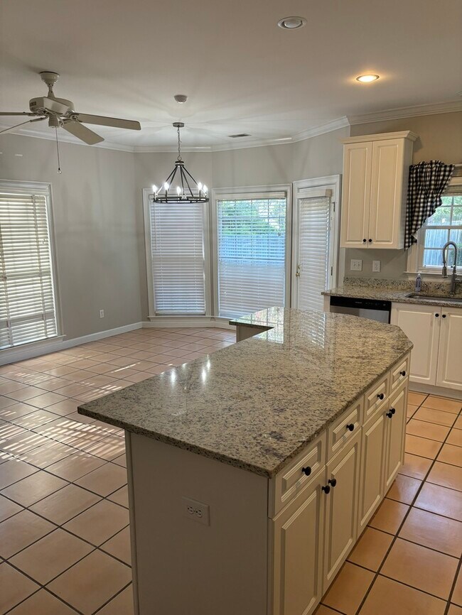 Building Photo - 279 Sandstone Rd