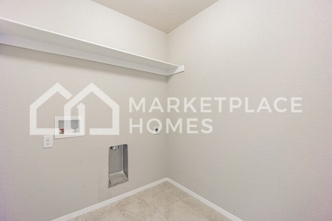 Building Photo - 825 NW 68th Ave