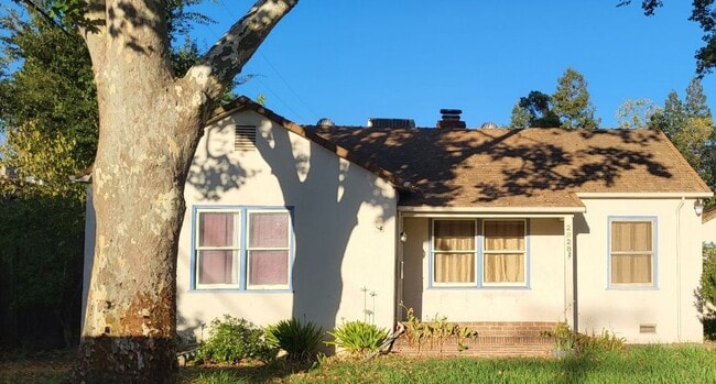 Primary Photo - 2828 Hilldale Rd