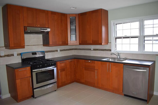 Building Photo - 8 Stratford Cir