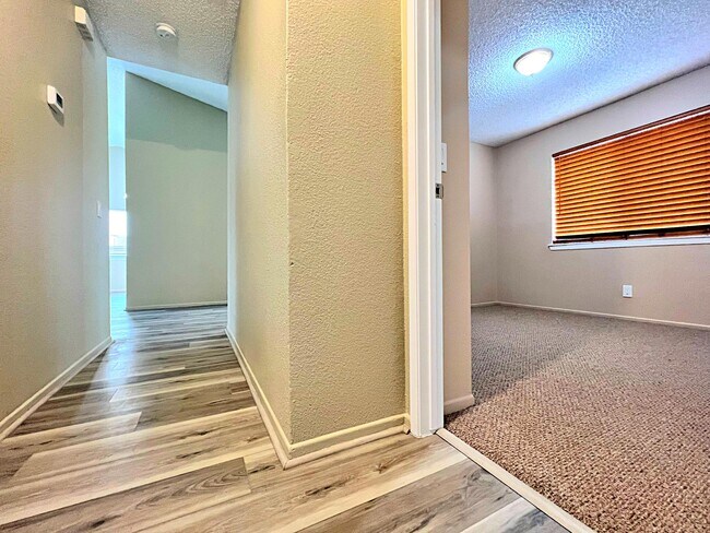 Building Photo - 2826 San Ramon Dr