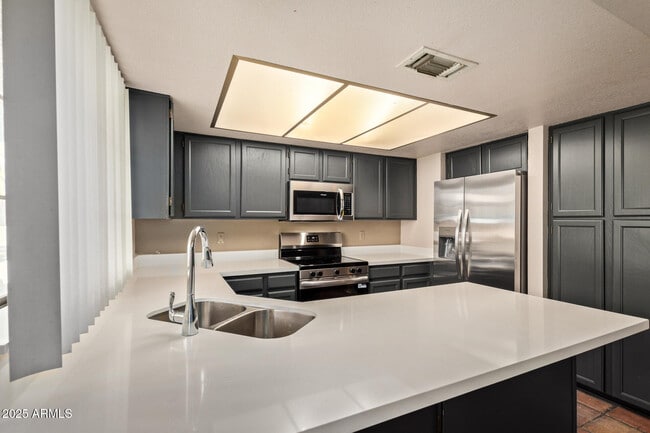 Building Photo - 609 E Mesquite Cir