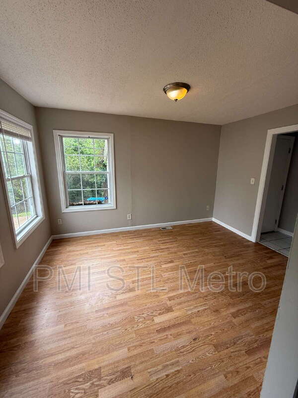 Building Photo - 10342 Ross Cir