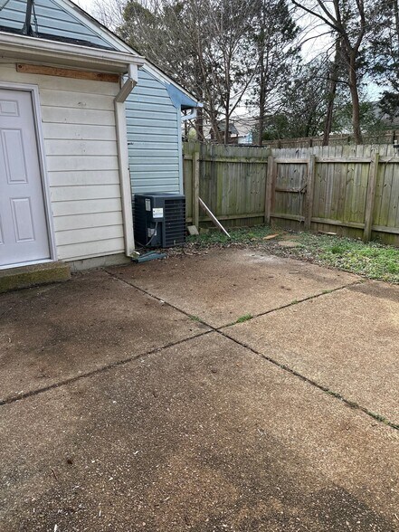 Building Photo - 643 Walker Rd