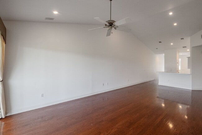 Building Photo - Gated Grasslands Community - 3/2 with a Balcony