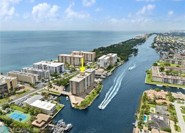 Building Photo - 1160 Hillsboro Mile