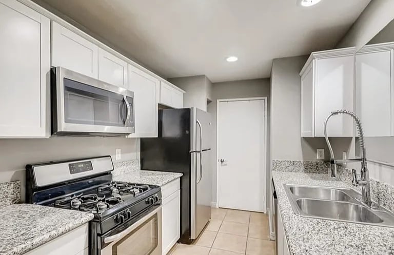 Building Photo - 2200 S Fort Apache Rd