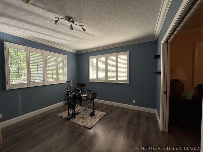 Building Photo - 2136 Oakmont Dr