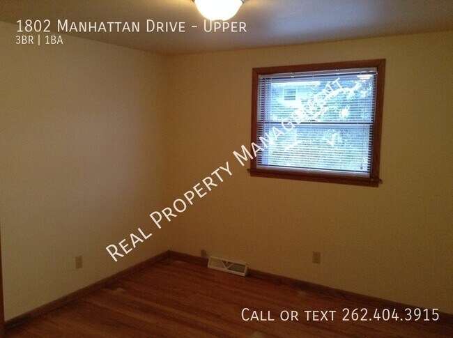 Building Photo - 1802 Manhattan Dr