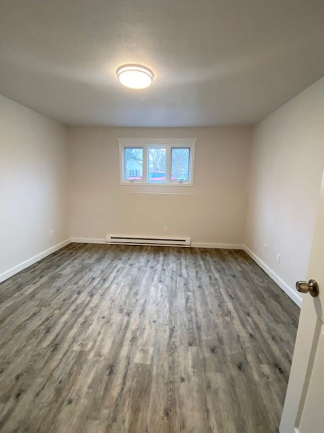 Building Photo - 632