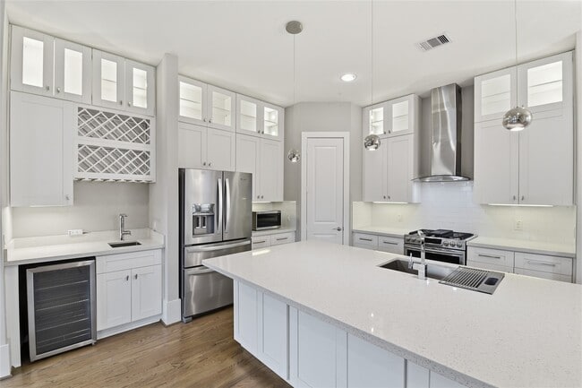 Building Photo - 1716 Ovid St