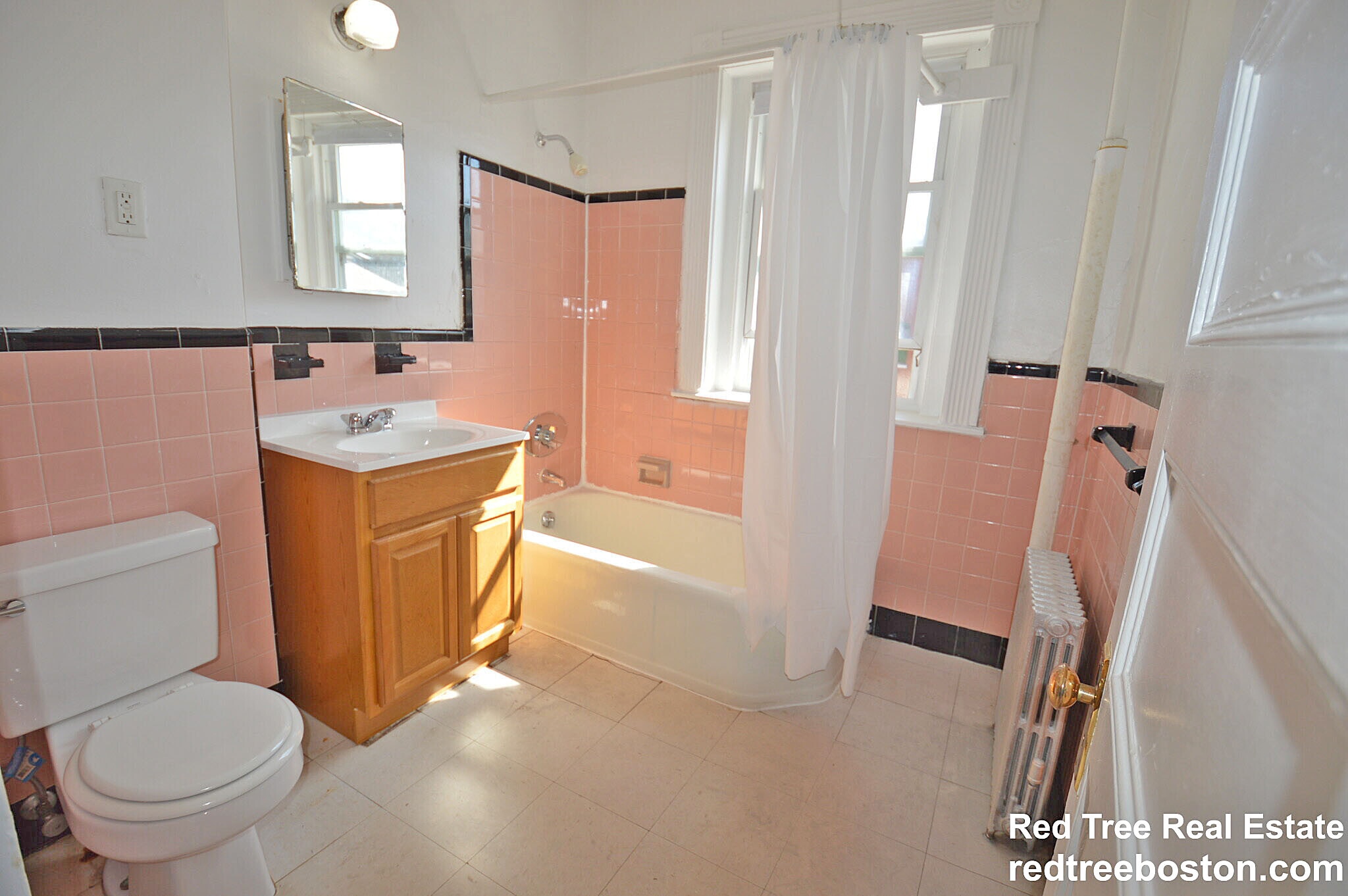 Building Photo - 1589 Beacon St