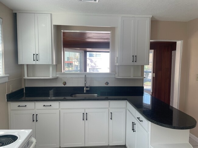 Building Photo - 14 S Summerlin Ave