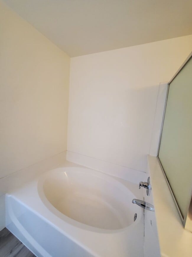 Building Photo - Summerlin 3/2.5 with huge loft