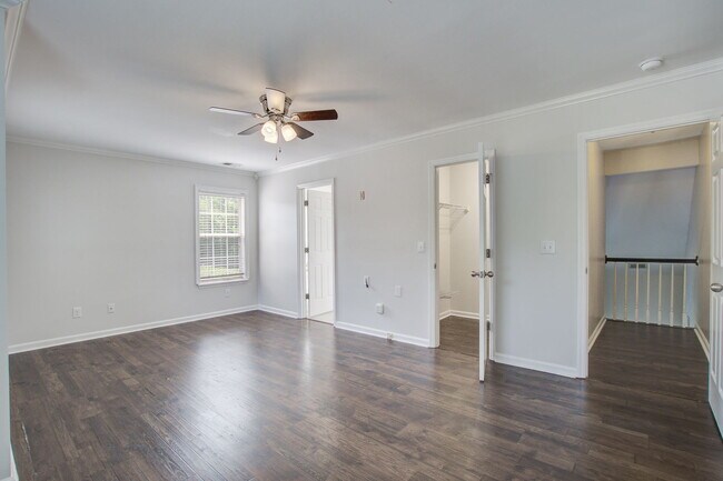 Building Photo - 207 N Pembroke Dr