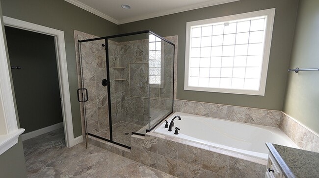 Building Photo - Lovely Heritage Home with Ideal Floorplan