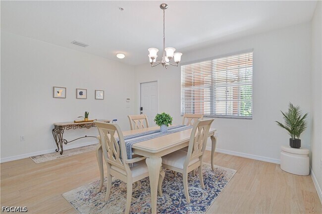 Building Photo - 9601 Spanish Moss Way