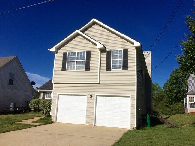 Building Photo - 713 Asbury Way