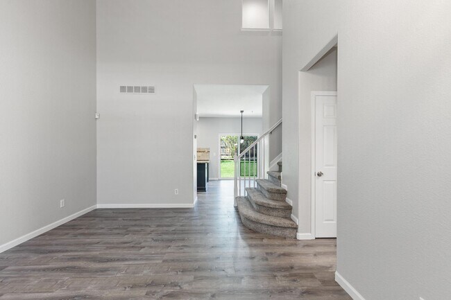 Building Photo - Spacious 5 bedroom home in the heart of Parker!
