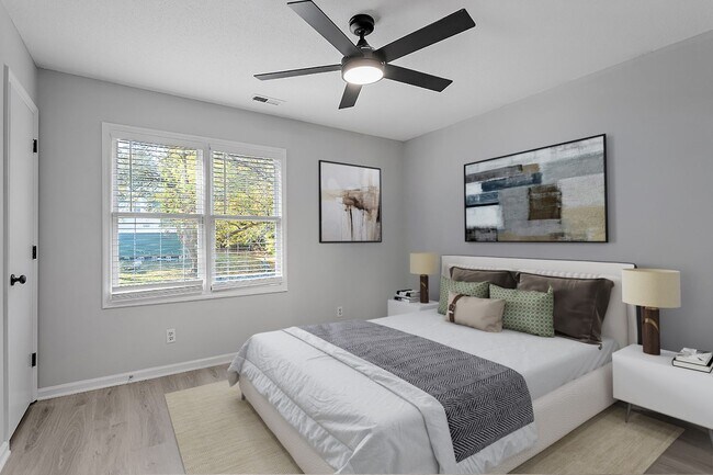 Building Photo - Gorgeous, Newly Renovated Townhome