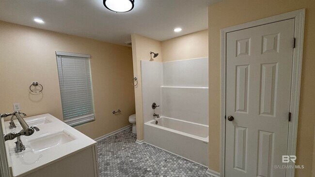 Building Photo - 7251 Pinehill Rd