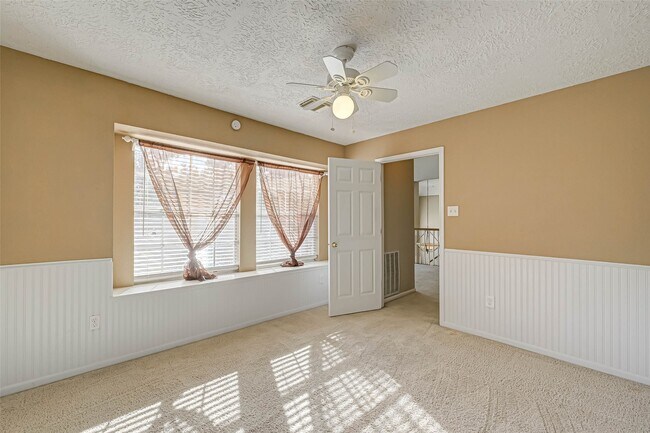 Building Photo - 13410 Lynnville Dr