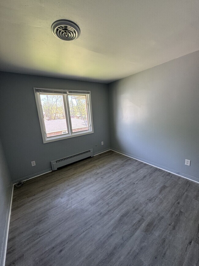 Building Photo - 3736 Woodford Ave NW