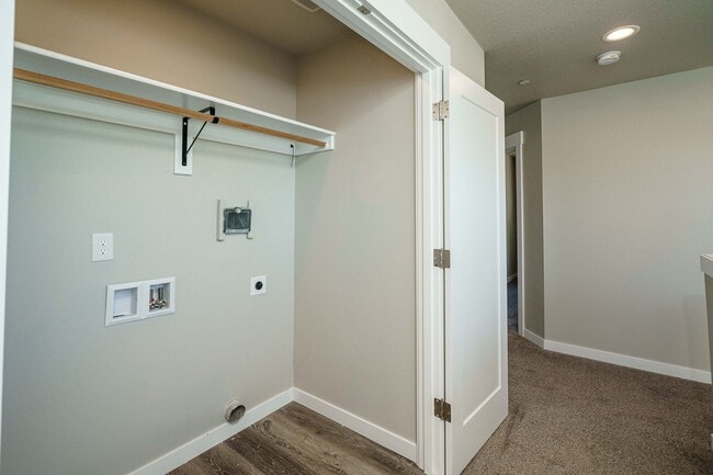 Building Photo - Move In Ready 3 Bedroom 2.5 Bathroom - Convenient Camas Location