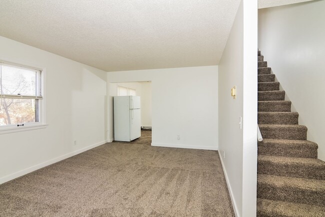 Building Photo - 314 Knox Ave N