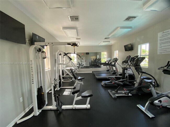 Building Photo - 8800 NW 107 Ct