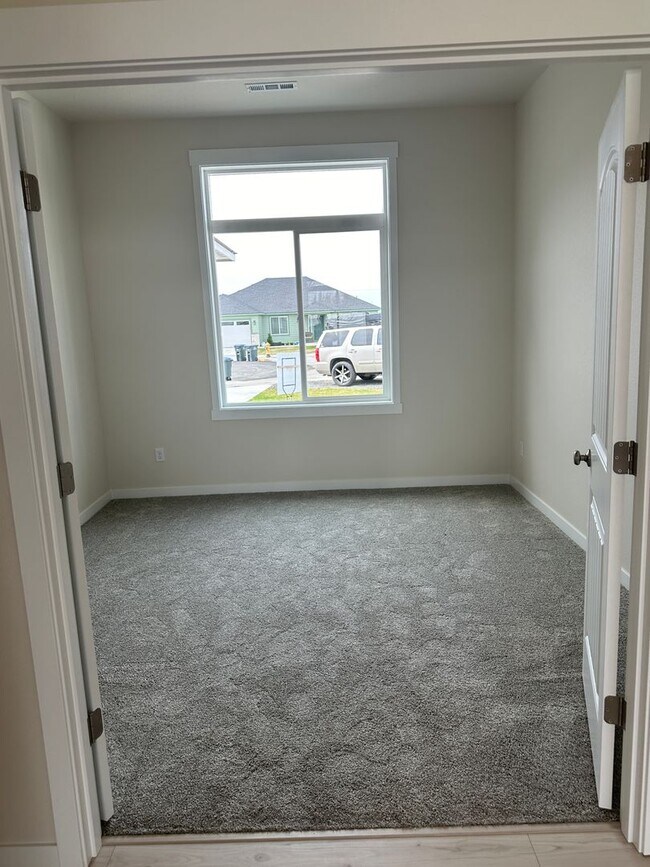Building Photo - Alderbrook Homes, Newer Construction!