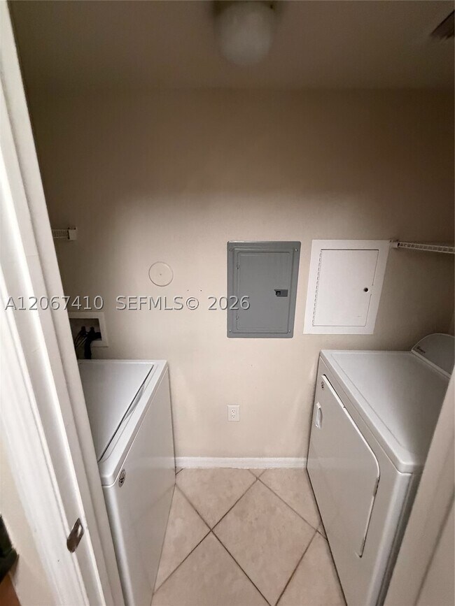 Building Photo - 6492 Emerald Dunes Dr