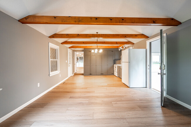 Building Photo - 86 S Rd