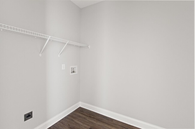 Building Photo - Brand New Luxury Townhome