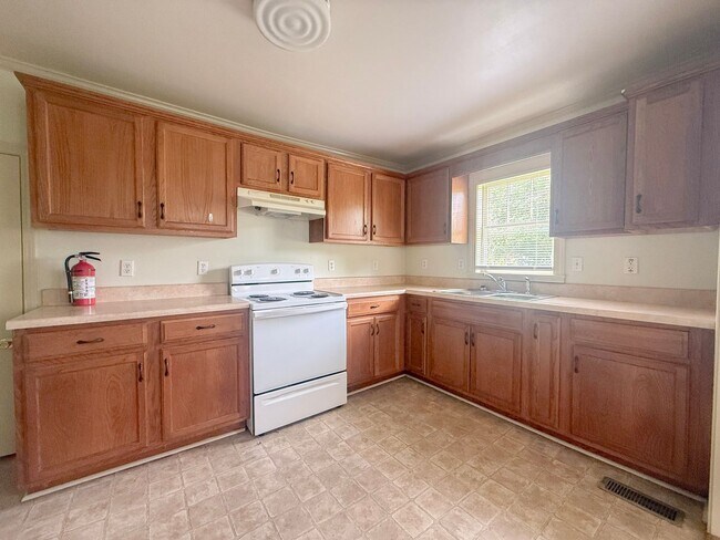 Building Photo - Charming 3-Bedroom Home in the Heart of Monterey with Large Yard & Garage